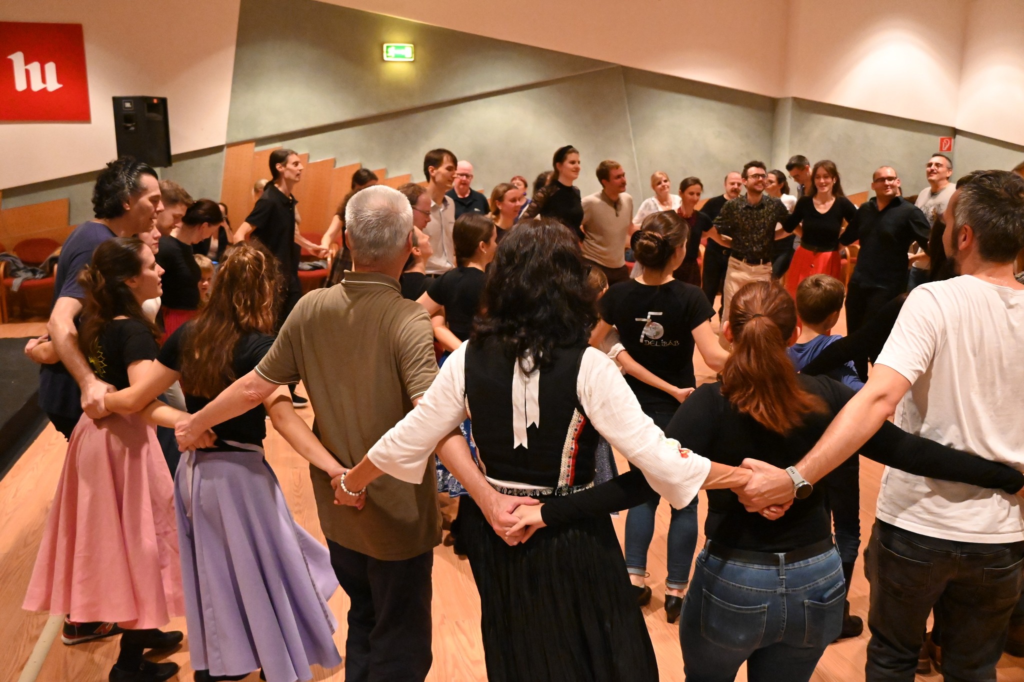 Bolgár-magyar táncház a Délibáb szervezésében