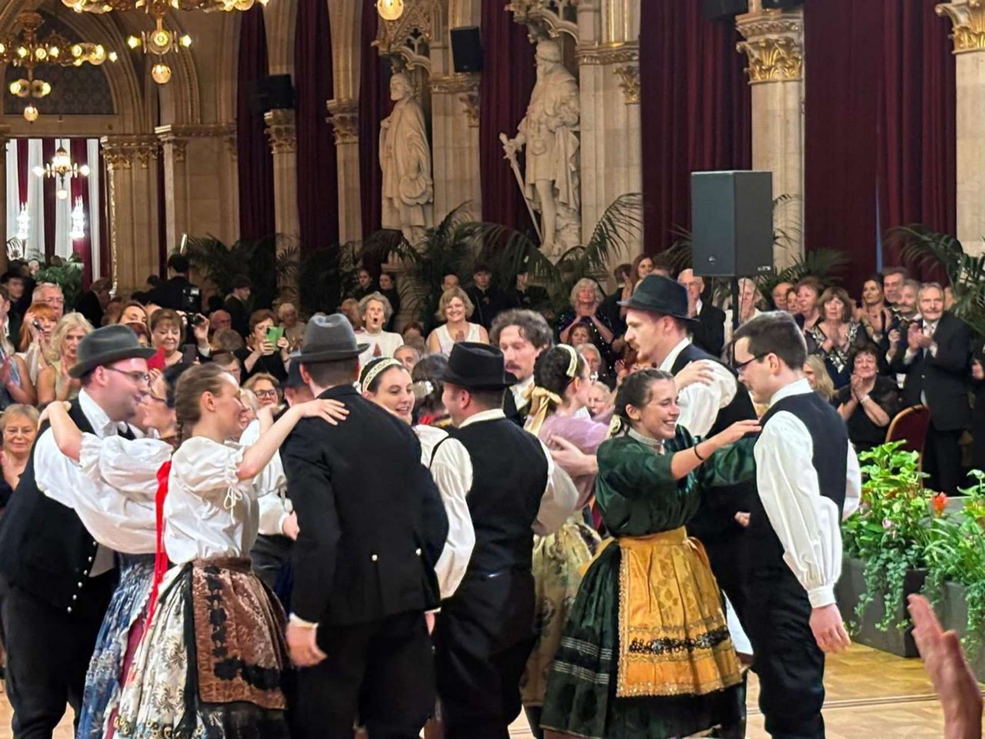 A „kis operabálon“ táncolt a Délibáb